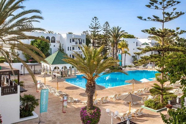 Une piscine de l'hôtel à Agadir au Maroc